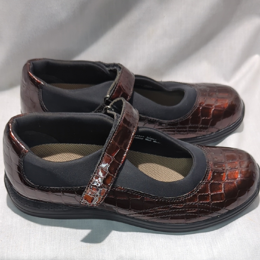 Drew Active Rose Crocodile Pattern Mary Jane's‎ Women's Shoe Size 8.5